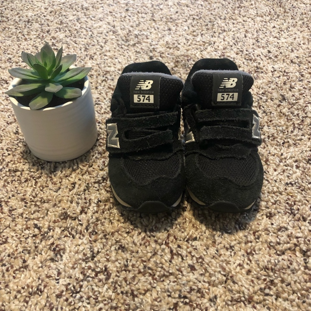 Boys new balance sneakers 👟